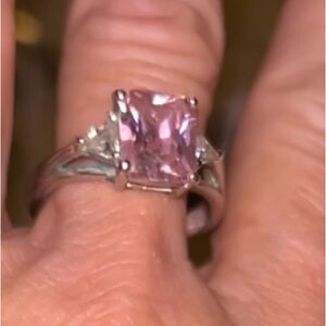 Quality Costume silvery ring with pink zirconia stone